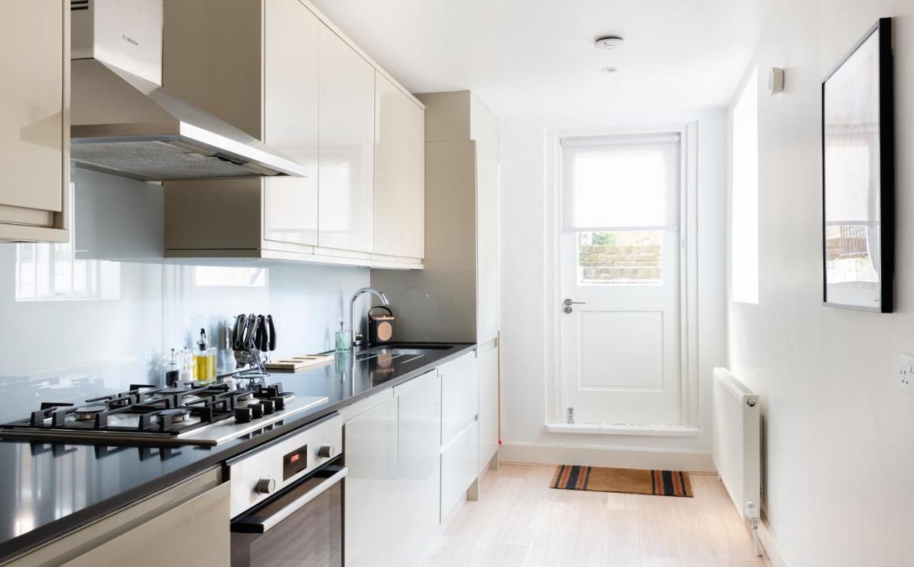 The Chelsea Arms - Bright 3Bdr With Garden & Private Parking Lägenhet London Exteriör bild