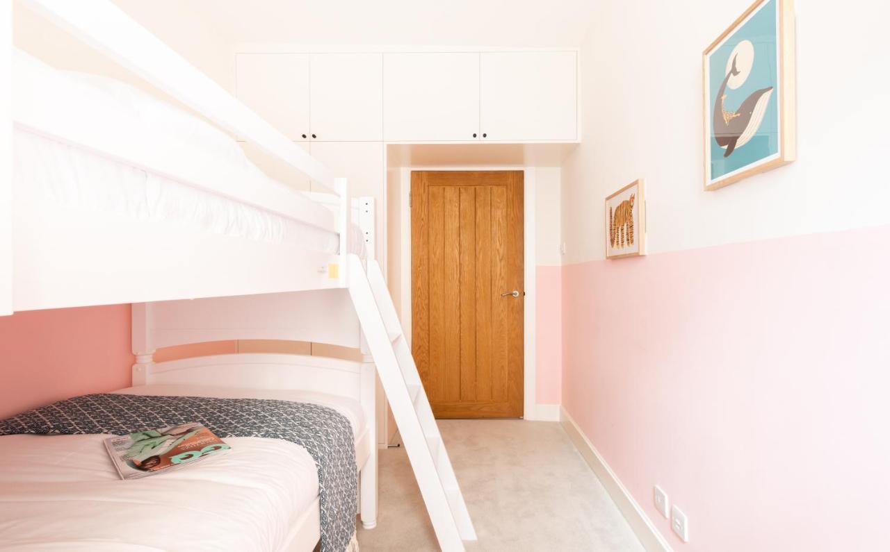 The Chelsea Arms - Bright 3Bdr With Garden & Private Parking Lägenhet London Exteriör bild