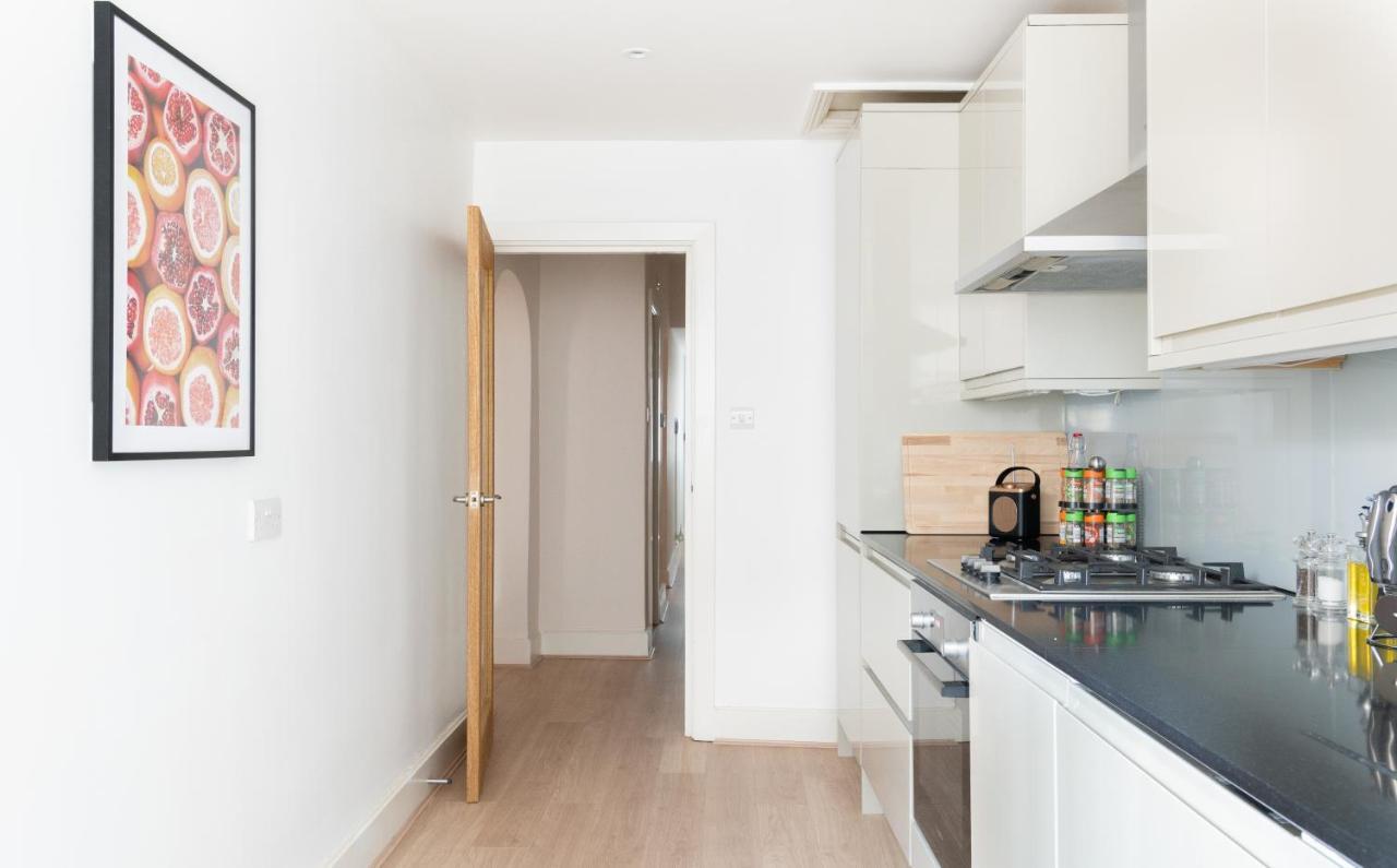 The Chelsea Arms - Bright 3Bdr With Garden & Private Parking Lägenhet London Exteriör bild