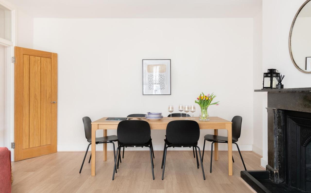 The Chelsea Arms - Bright 3Bdr With Garden & Private Parking Lägenhet London Exteriör bild