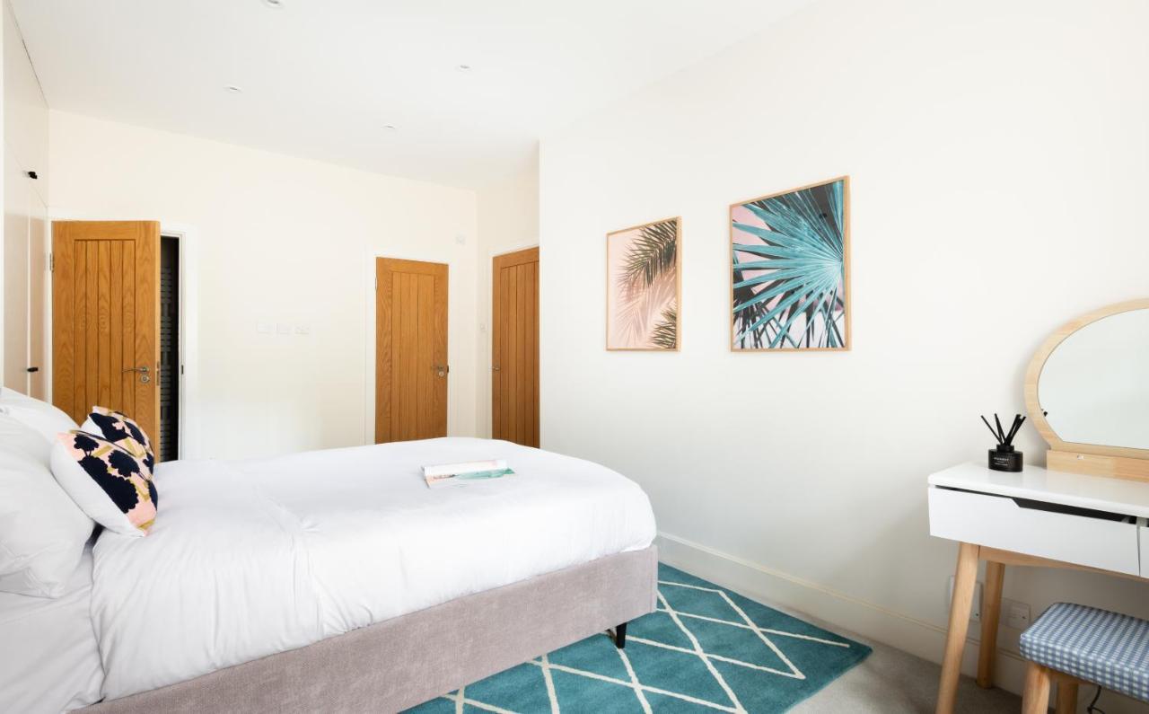 The Chelsea Arms - Bright 3Bdr With Garden & Private Parking Lägenhet London Exteriör bild