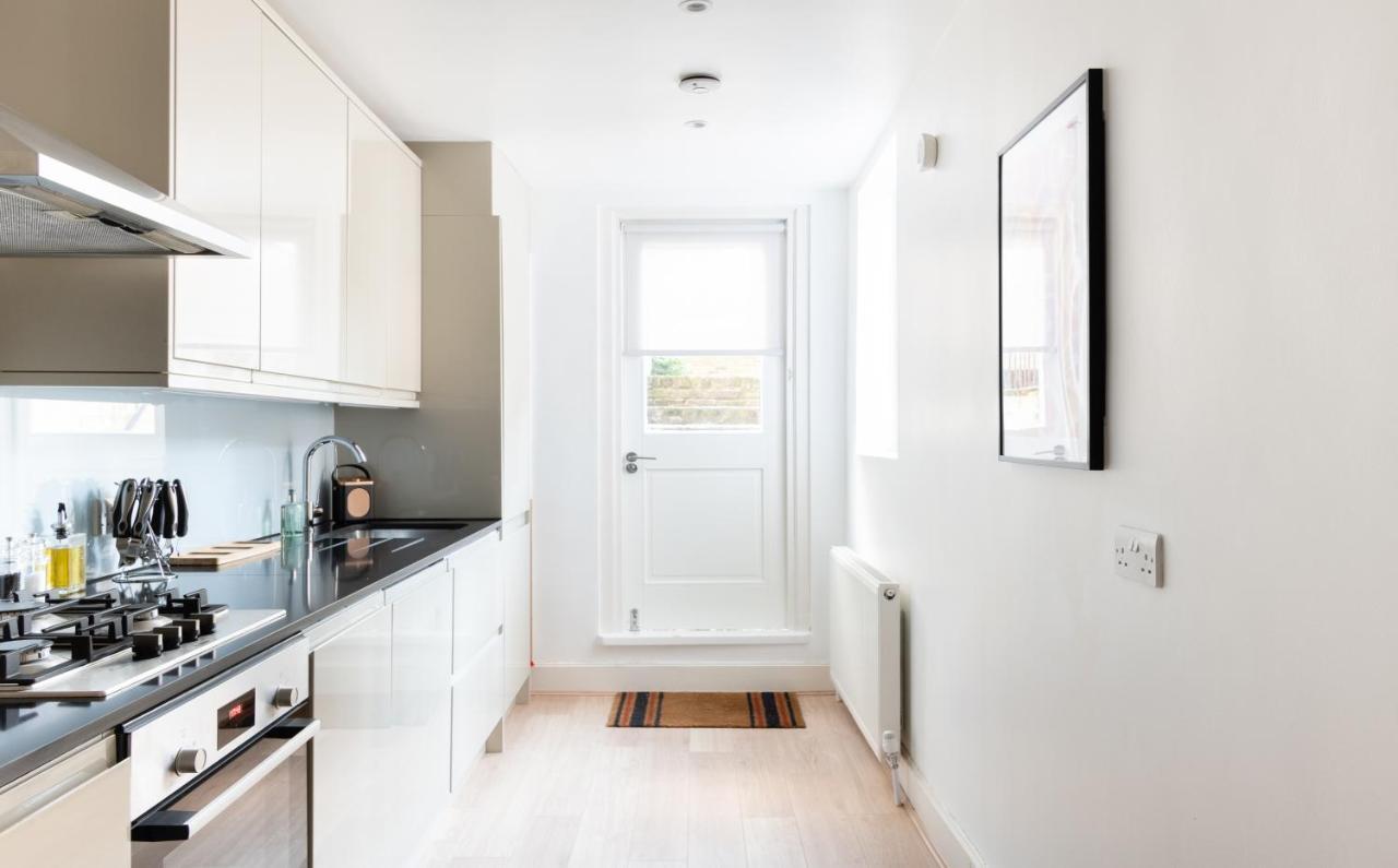 The Chelsea Arms - Bright 3Bdr With Garden & Private Parking Lägenhet London Exteriör bild