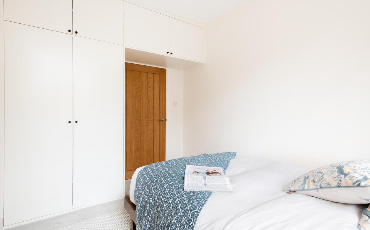 The Chelsea Arms - Bright 3Bdr With Garden & Private Parking Lägenhet London Exteriör bild