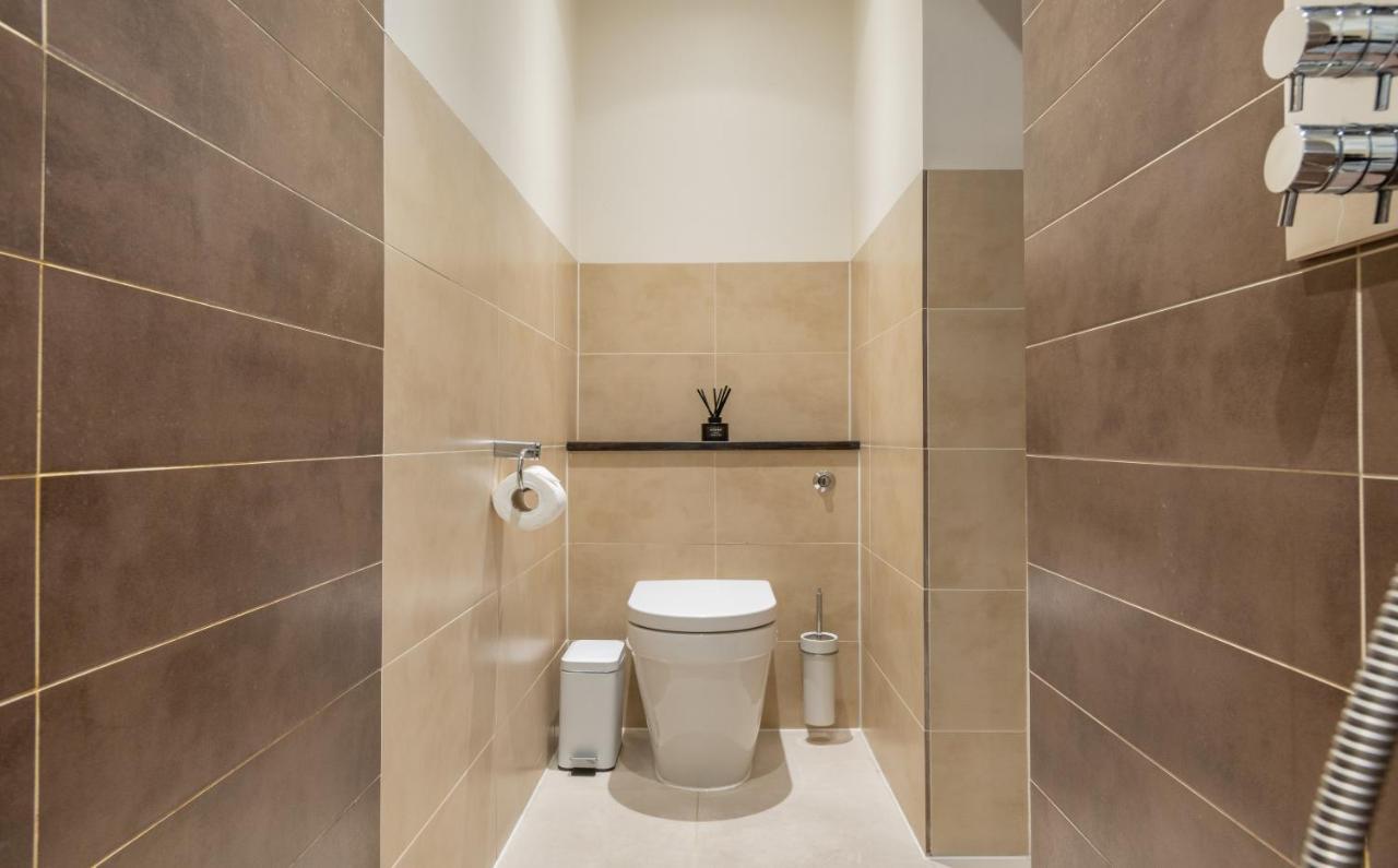 The Chelsea Arms - Bright 3Bdr With Garden & Private Parking Lägenhet London Exteriör bild